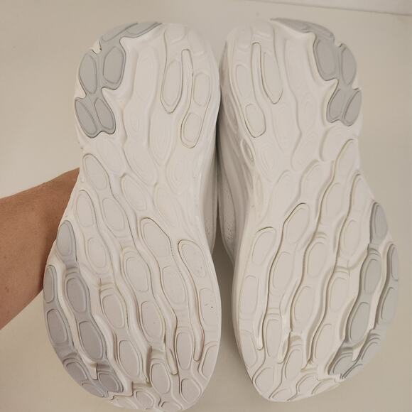 New Balance Women's Fresh Foam X 1080 V13 Running Shoe, White/, 6.5 wide - Picture 8 of 10